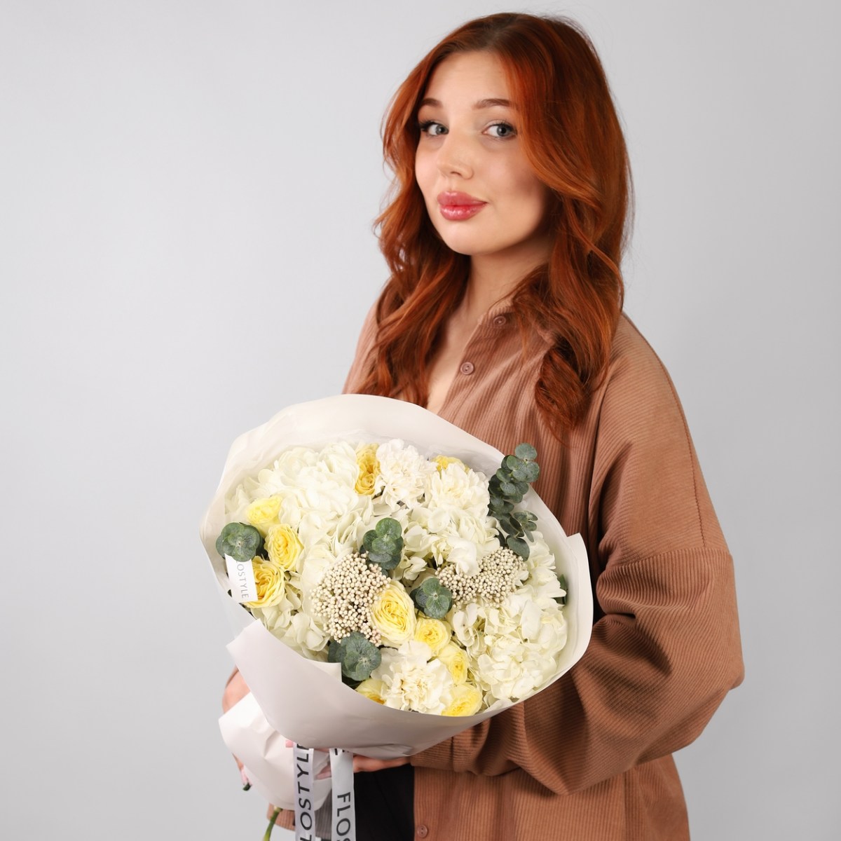 sbornyj buket s beloj gortenzij 5